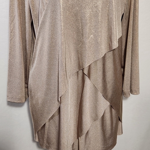 Chico's Travelers Blouse Tiered Gold Shimmer Slinky 3/4 Sleeve Stretch Size 2/12 - Picture 3 of 12